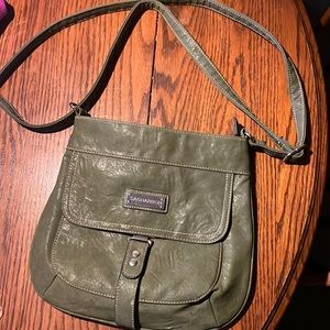 Sagharbor purse medium sized dark green with decent sized pocket on outside